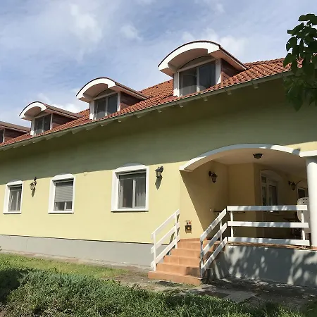 Silvanus Panzió Casa de hóspedes